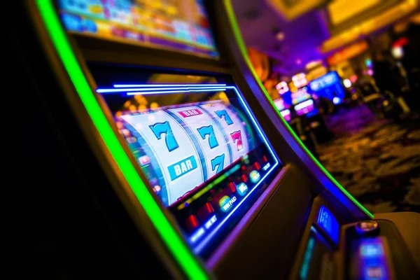 satulotre mobile app interface showing slot games and sportsbook markets